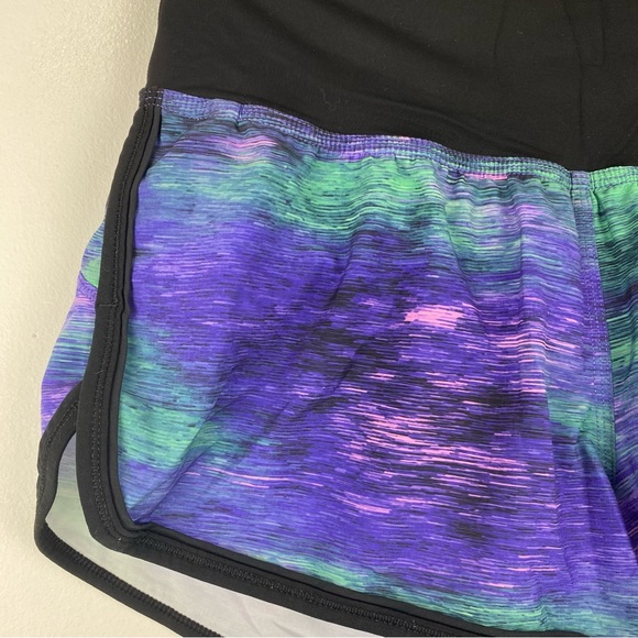 Lululemon size 6 Women’s Drop It Low Rio Nights Multi Black Activewear Shorts - Picture 2 of 7